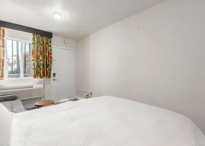 Beautiful Retreat 1 Full Bed At Oasis Pool & Clubhouse *